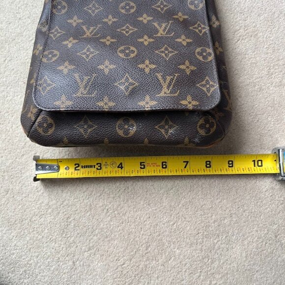 Louis Vuitton - Picture 12 of 13